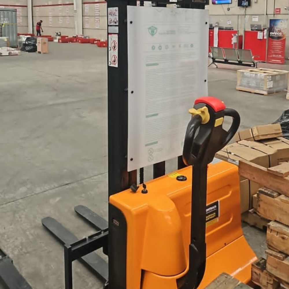 Apilador eléctrico para estibar tarimas