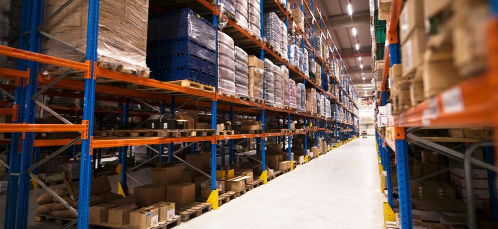 Racks industriales selectivos instalados en almacén